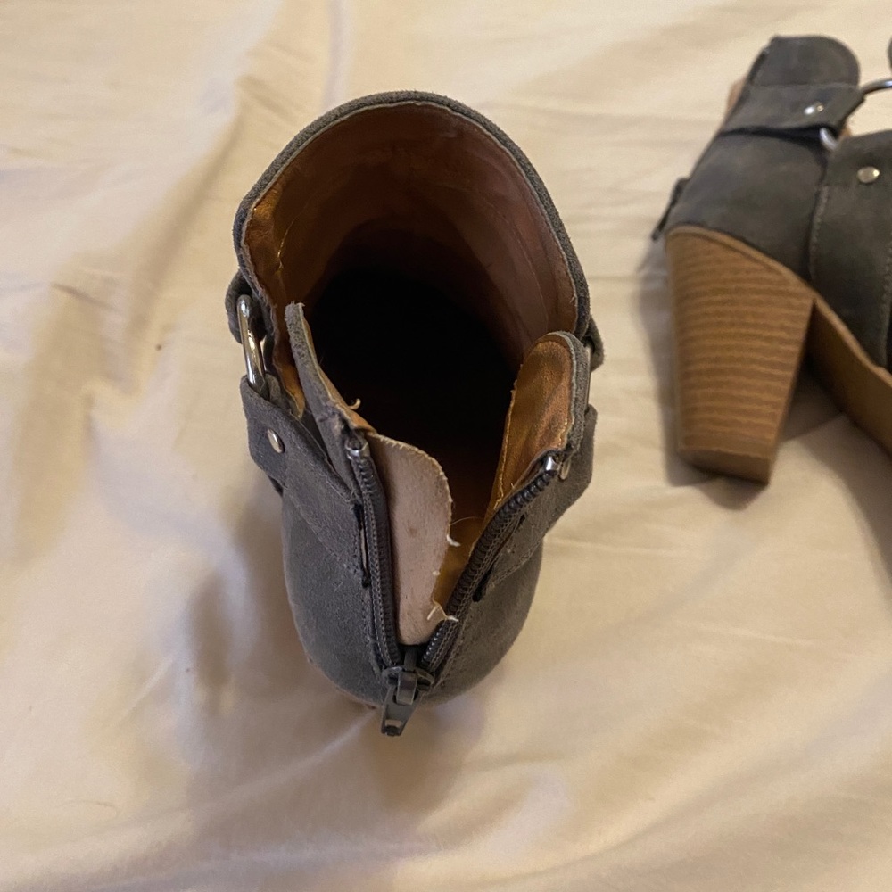 Cute booties - Picture 2 of 5